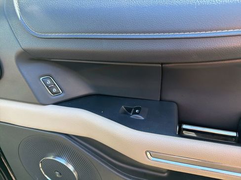 Used 2024 Ford Expedition Limited image 32