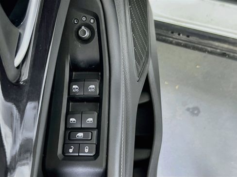 Used 2023 Jeep Grand Cherokee Laredo AWD/4WD image 17