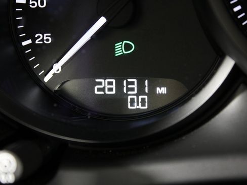 Used 2024 Porsche Macan w/ Premium Plus Package image 21