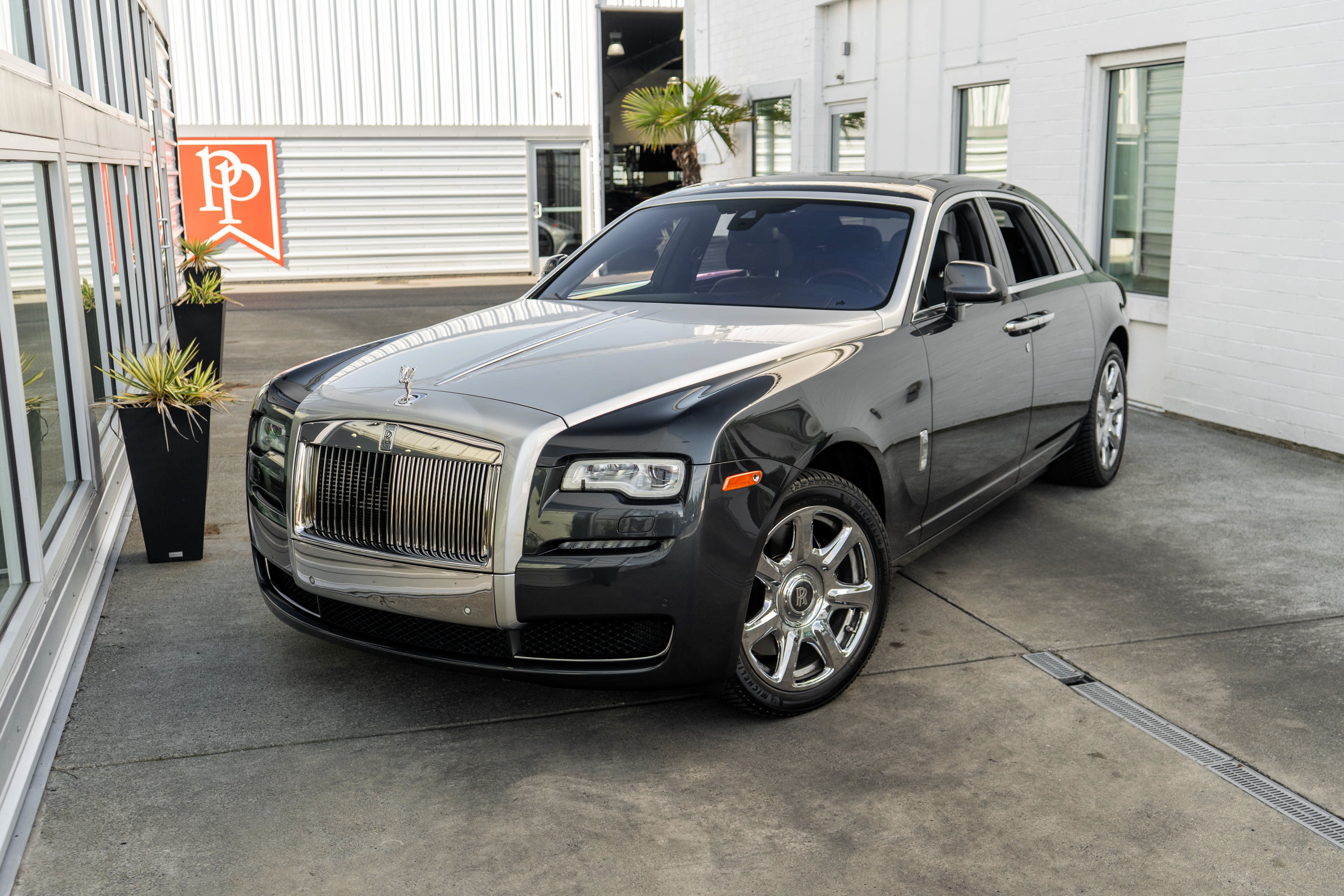 Used 2017 Rolls-Royce Ghost RWD image 3