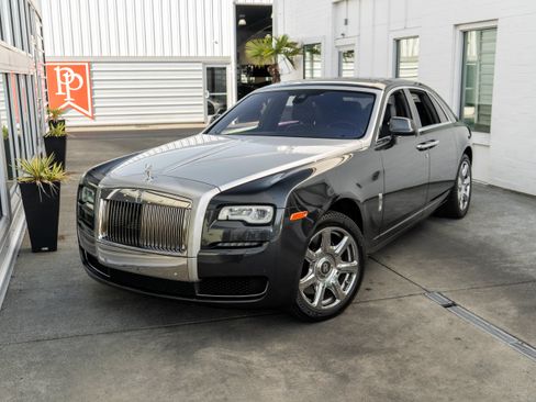 Used 2017 Rolls-Royce Ghost RWD image 3