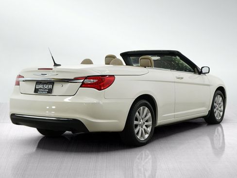 Used 2011 Chrysler 200 Touring FWD image 5