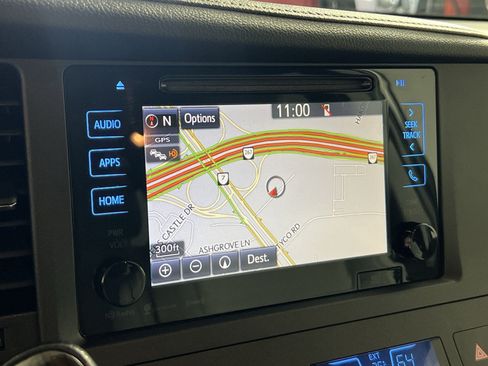 Used 2017 Toyota Sienna XLE w/ XLE Navigation Package FWD image 20
