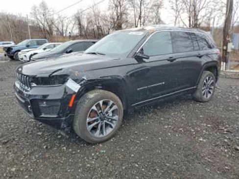 Used 2025 Jeep Grand Cherokee Overland w/ Luxury Tech Group IV AWD/4WD image 2