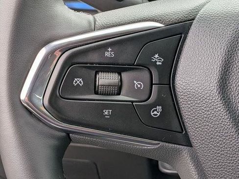 Used 2025 Chevrolet Trax LT w/ LT Convenience Package FWD image 19