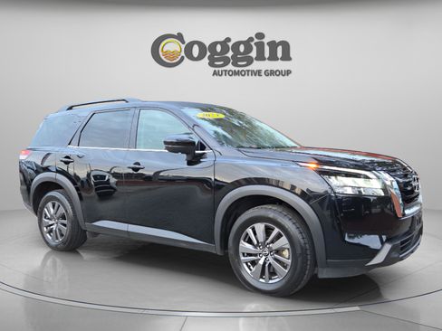 Used 2024 Nissan Pathfinder SV image 7