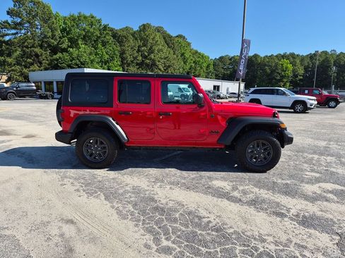 Used 2025 Jeep Wrangler Unlimited Sport AWD/4WD image 2