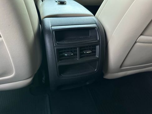 Used 2018 Cadillac XT5 Luxury w/ Driver Awareness Package image 23