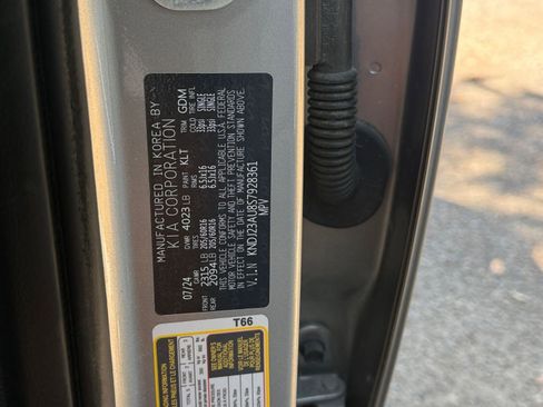 Used 2025 Kia Soul LX w/ LX Technology Package FWD image 25