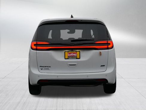 New 2026 Chrysler Pacifica Select image 6
