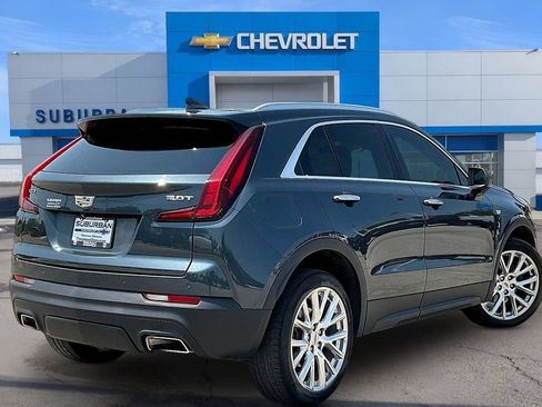 Used 2019 Cadillac XT4 Luxury w/ Cold Weather Package FWD image 4