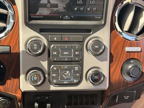 Used 2016 Ford F250 Lariat w/ Lariat Ultimate Package AWD/4WD image 19