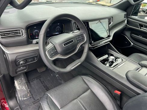 Used 2024 Jeep Wagoneer L Series II w/ Flexible Seating Group AWD/4WD image 12