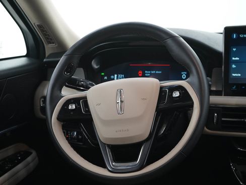Used 2025 Lincoln Corsair AWD w/ Towing Package image 17