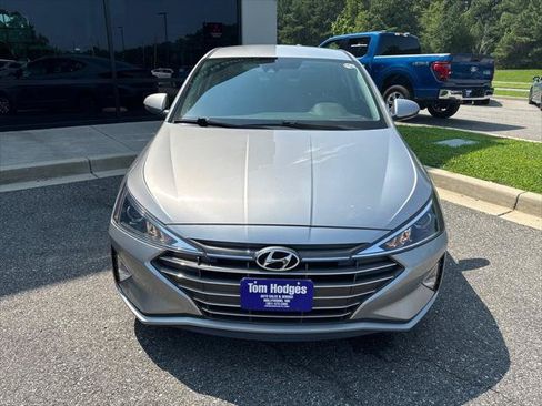 Used 2020 Hyundai Elantra SE FWD image 2