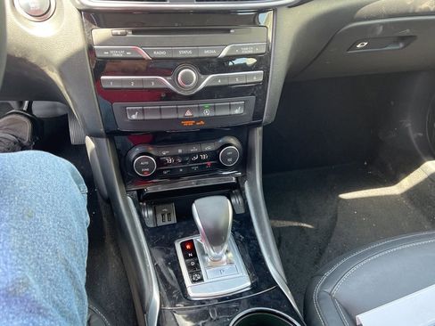 Used 2018 INFINITI QX30 Premium w/ Cargo Package image 10