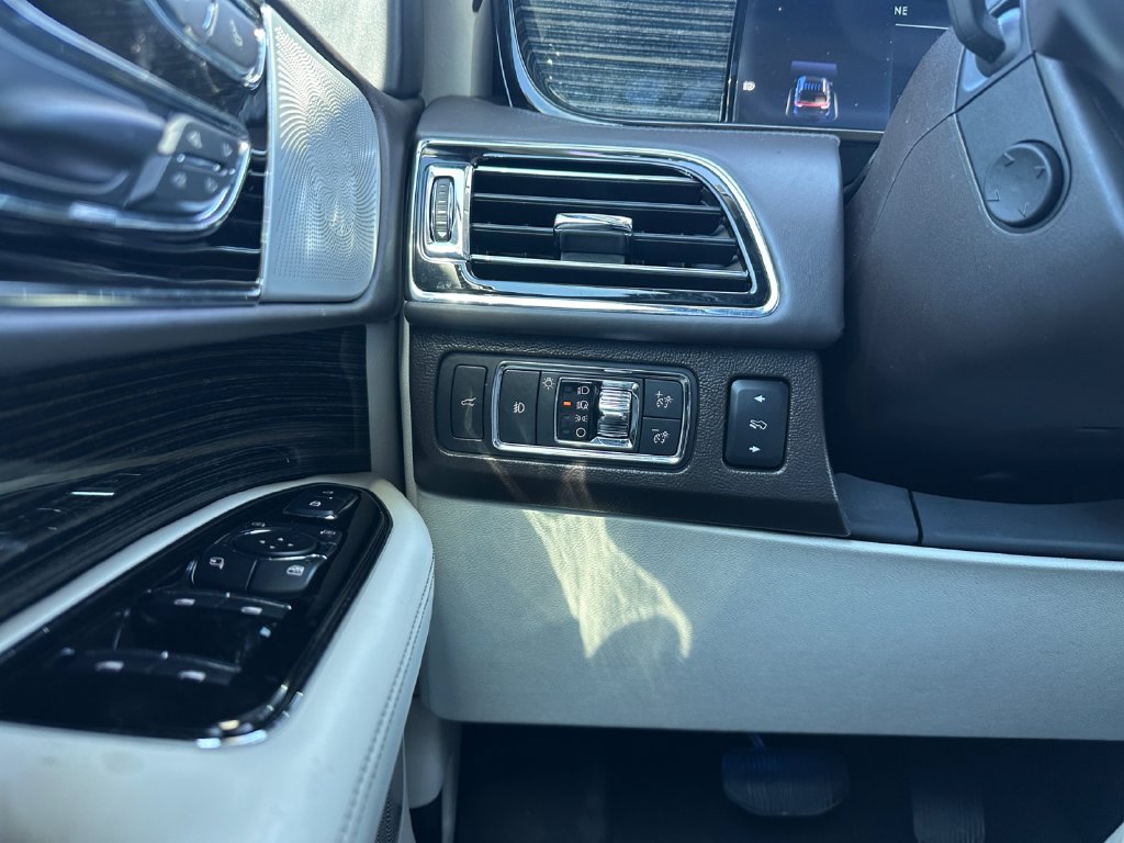 Used 2022 Lincoln Navigator L Black Label AWD/4WD image 30