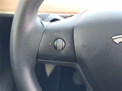 Used 2020 Tesla Model Y Long Range image 33