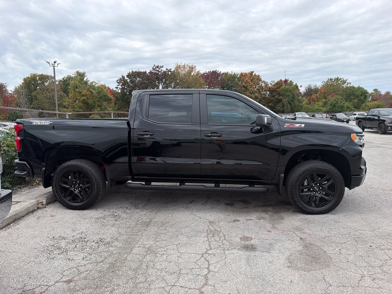 Used 2026 Chevrolet Silverado 1500 LT Trail Boss w/ LT Trail Boss Premium Package AWD/4WD image 3