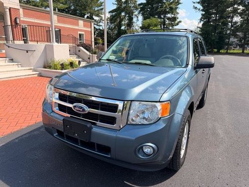 Used 2011 Ford Escape XLT FWD image 2