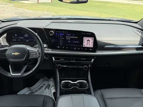 Used 2025 Chevrolet Traverse LT AWD/4WD image 28