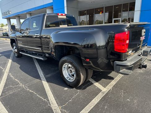 Used 2017 GMC Sierra 3500 Denali w/ Duramax Plus Package AWD/4WD image 4
