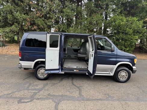 Used 2003 Ford E-350 and Econoline 350 XLT RWD image 6