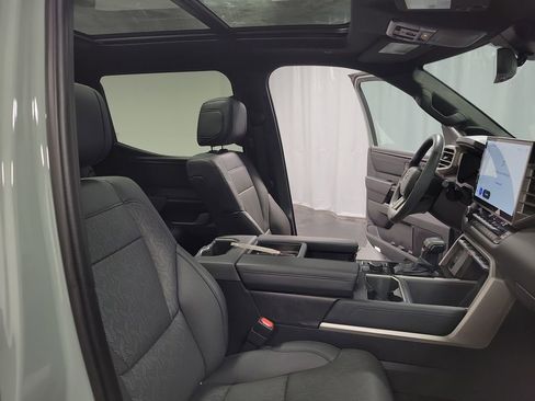 Used 2025 Toyota Tundra Limited image 23