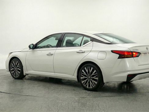 Used 2025 Nissan Altima 2.5 SV FWD image 6