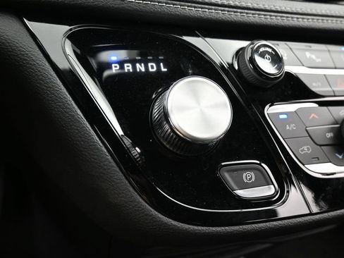 Used 2025 Chrysler Pacifica Select FWD image 19