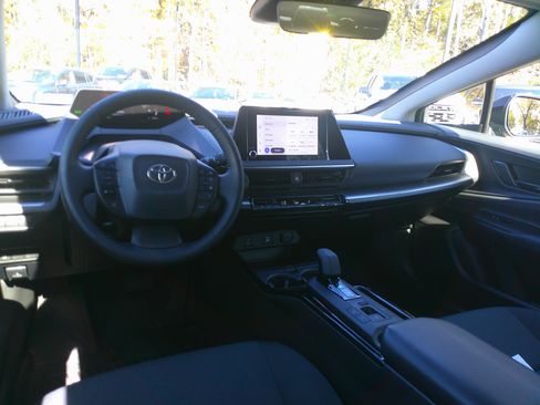 Used 2024 Toyota Prius LE image 31
