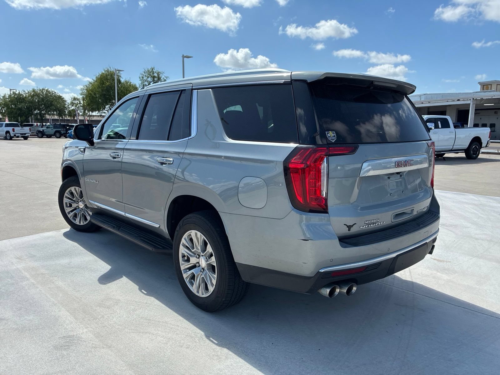 Used 2023 GMC Yukon Denali RWD image 5