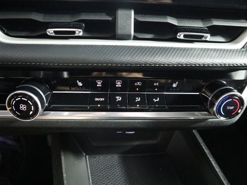 Used 2025 Chevrolet Equinox LT image 31