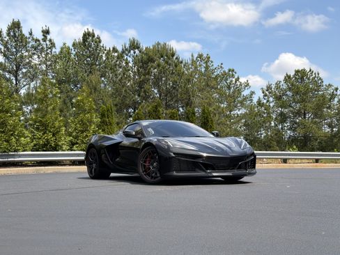 Used 2023 Chevrolet Corvette Z06 w/ Battery Protection Package RWD image 2