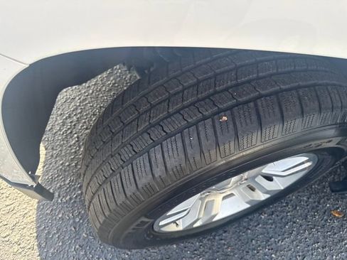 Used 2018 Chevrolet Tahoe LT image 28