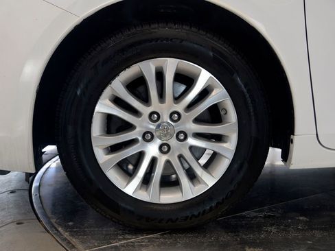 Used 2014 Toyota Sienna XLE image 10