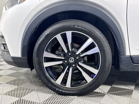 Used 2018 Nissan Kicks SV FWD image 27