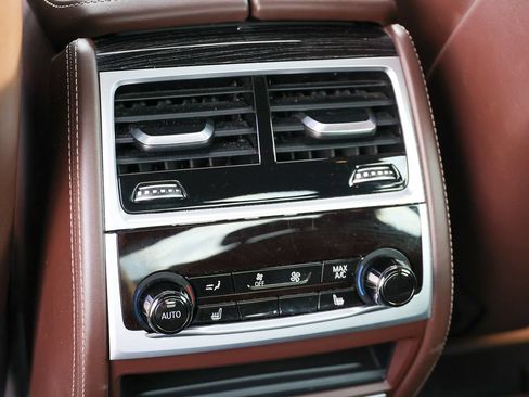 Used 2020 BMW 750i xDrive w/ Executive Package AWD/4WD image 42