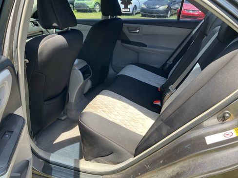Used 2017 Toyota Camry LE FWD image 9