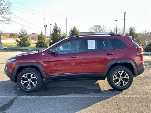 Used 2014 Jeep Cherokee Trailhawk w/ Leather Interior Group image 2