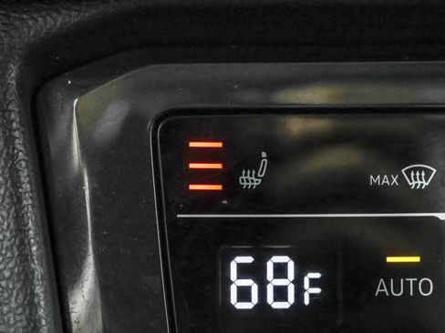 Used 2024 Volkswagen Tiguan SE w/ Panoramic Sunroof Package AWD/4WD image 31