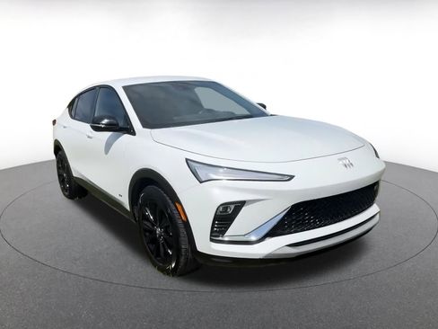 Used 2025 Buick Envista Sport Touring image 2