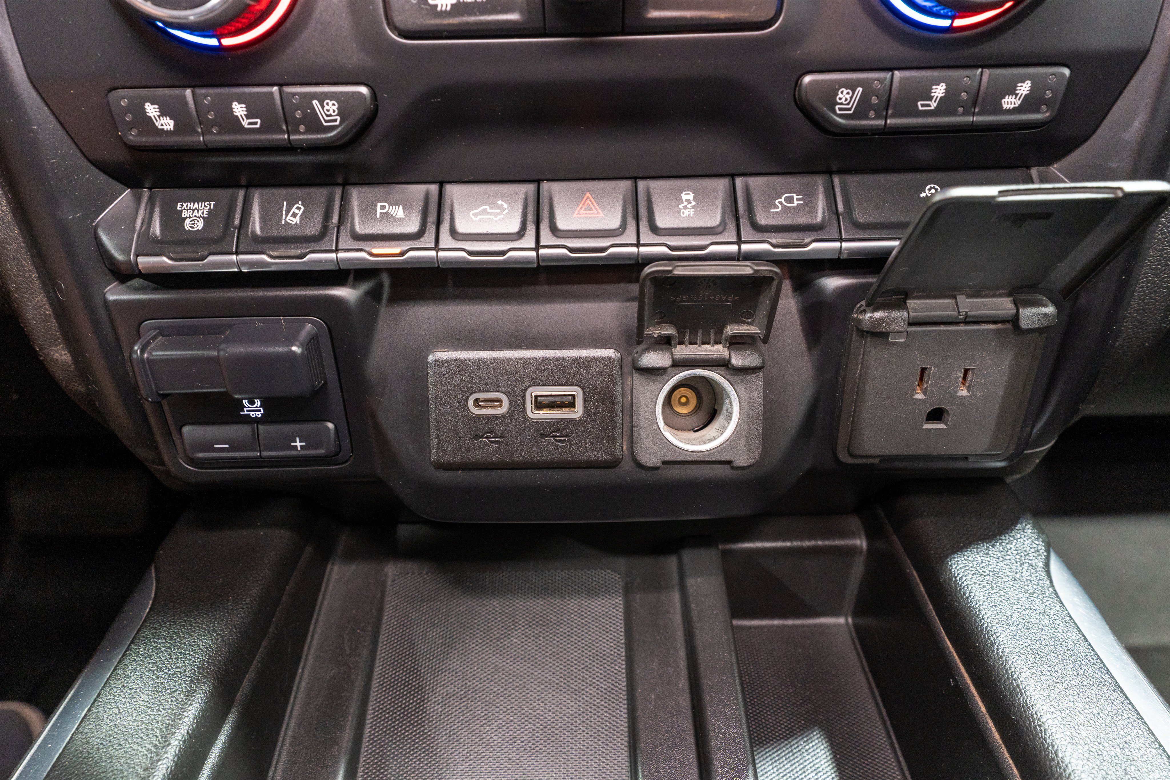Used 2020 Chevrolet Silverado 2500 LTZ w/ Technology Package AWD/4WD image 27