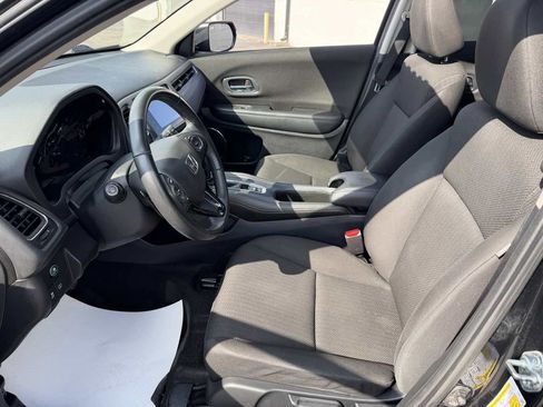 Used 2018 Honda HR-V EX image 8