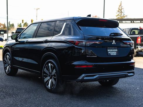 New 2026 Mitsubishi Outlander SE image 11