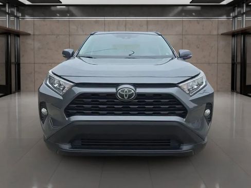 Used 2021 Toyota RAV4 XLE Premium image 4