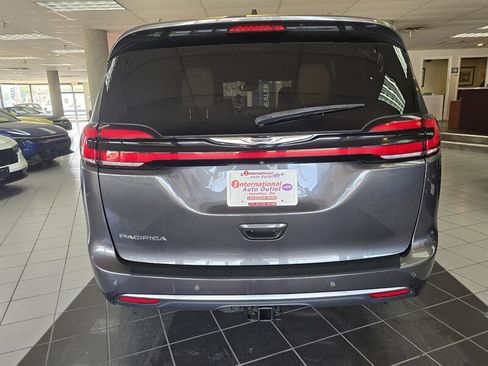 Used 2022 Chrysler Pacifica Pinnacle FWD image 5