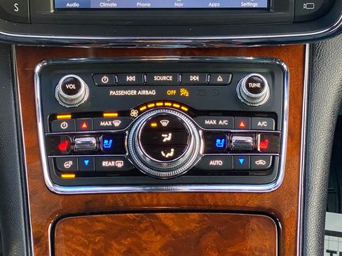 Used 2019 Lincoln Continental Reserve w/ Rear-seat Package image 22