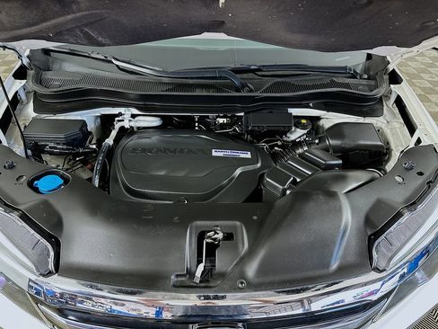 Used 2018 Honda Pilot Touring image 40