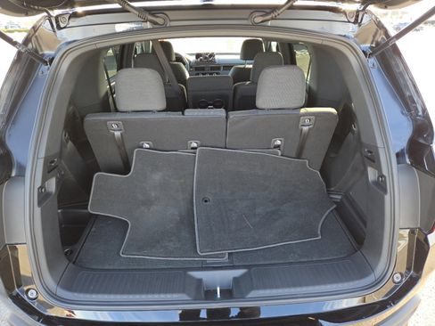 Used 2025 Honda Pilot Sport image 19